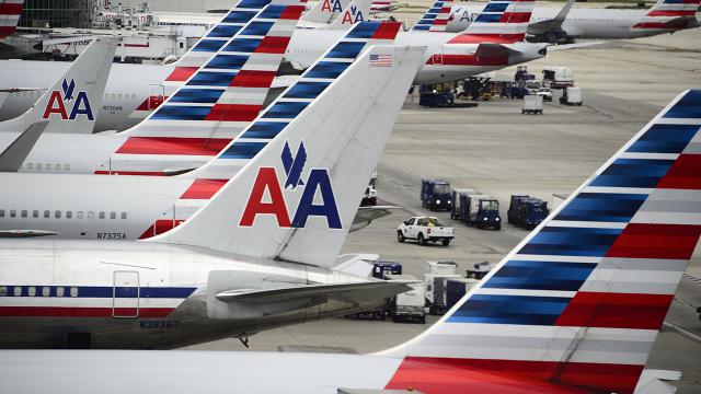 Un steward jugé pour avoir mis le feu dans un avion American