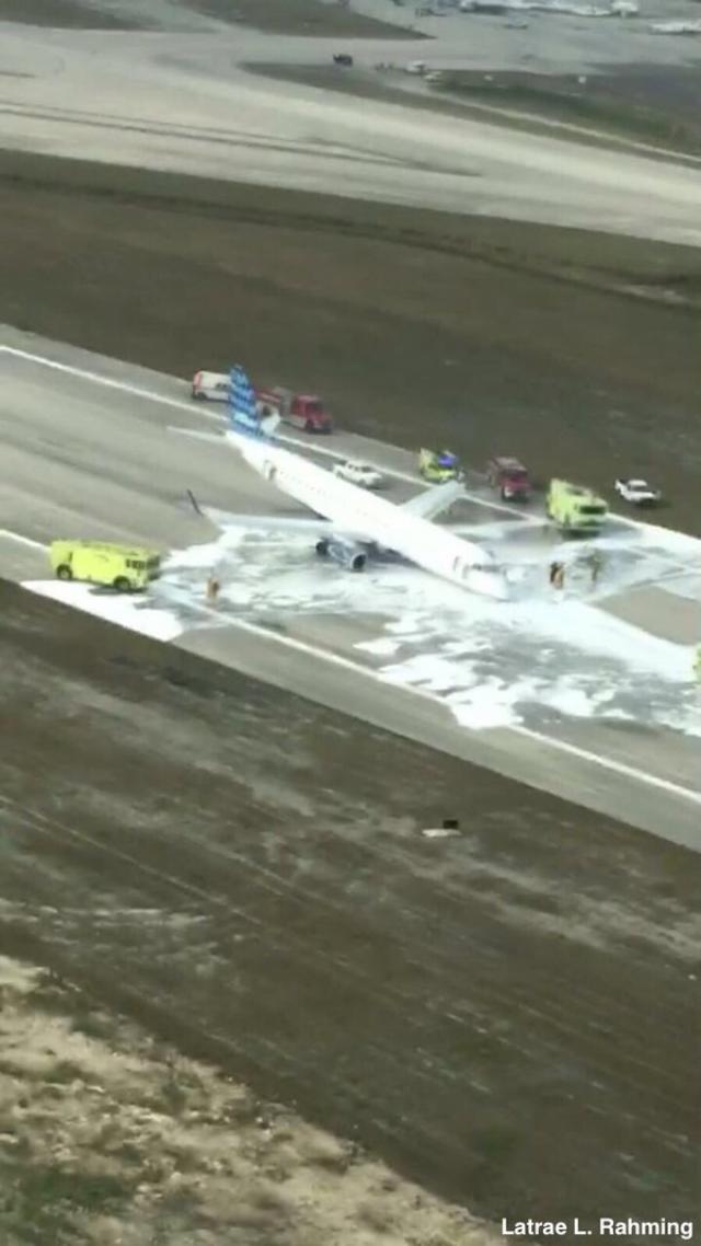 Atterrissage sur le nez d'un avion de JetBlue Airways