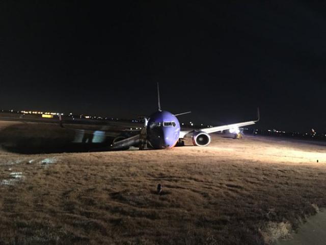 Sortie de taxiway au roulage d'un avion de Southwest