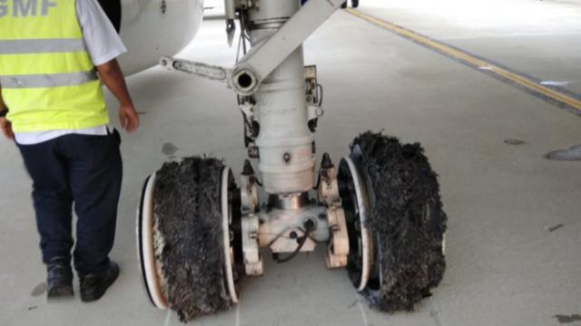 Éclatement de pneu au poser d'un avion de Garuda Indonesia