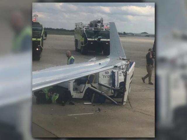 Un avion de American Airlines heurte un tracteur de piste