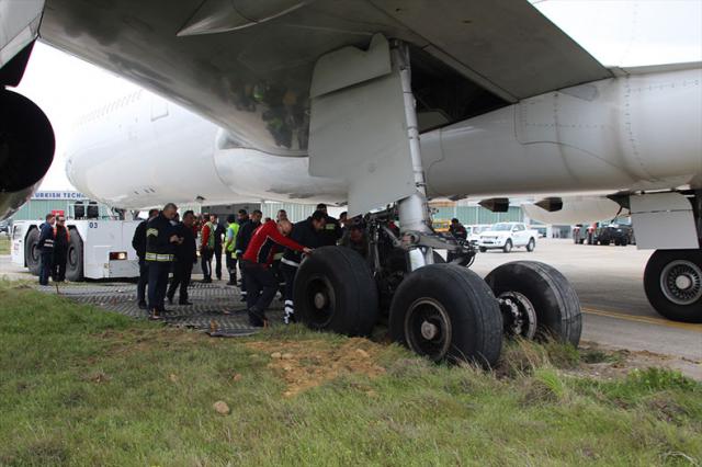 Sortie de taxiway au roulage d'un avion de HiFly