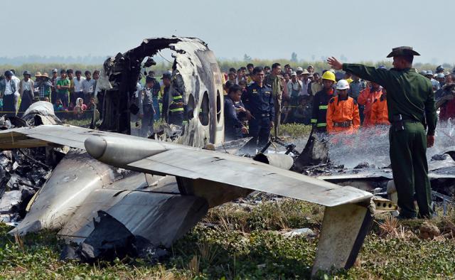 Un avion militaire birman s'écrase dans une rizière