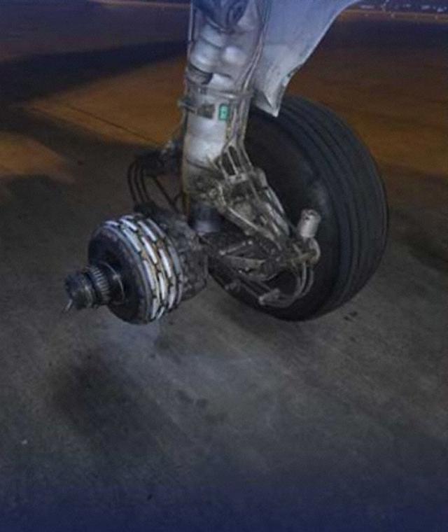 Perte de roue au poser d'un avion de Pakistan International