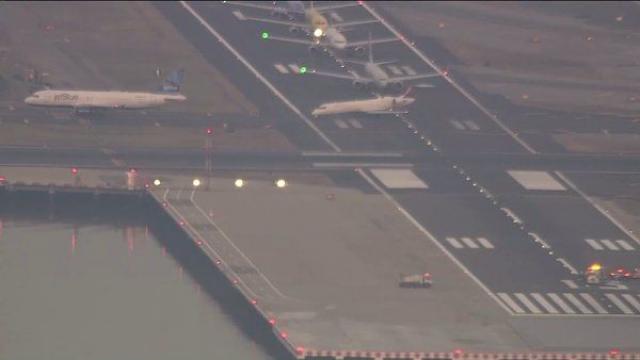 Un trou dans une piste de LaGuardia provoque des retards