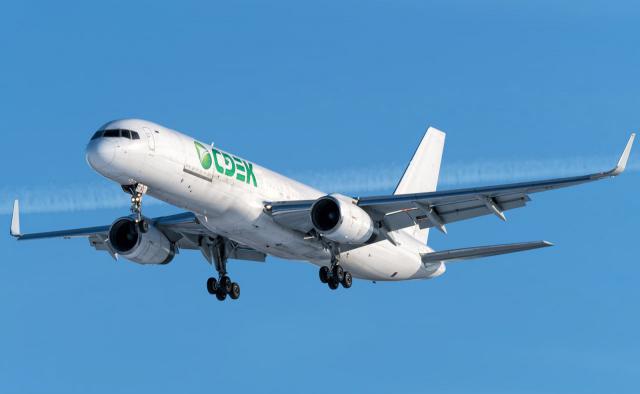Urgence cause hydraulique d'un avion de Aviastar-TU