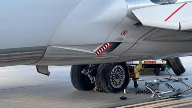 Urgence cause pneu éclaté d'un avion de United Airlines