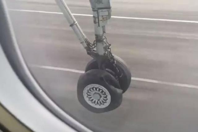 Urgence cause pneu éclaté d'un avion de FlyBe