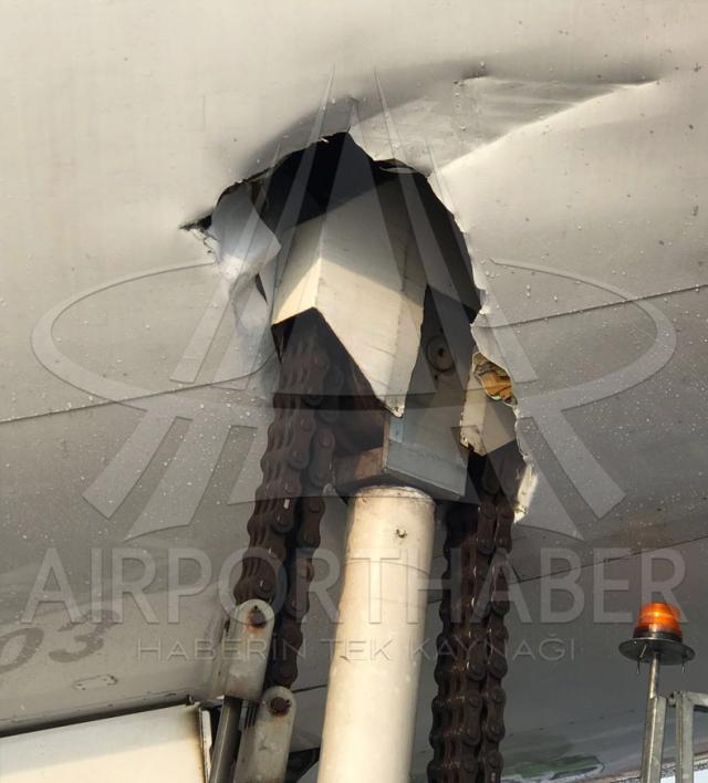 Un véhicule de piste endommage un avion de Kalitta Air