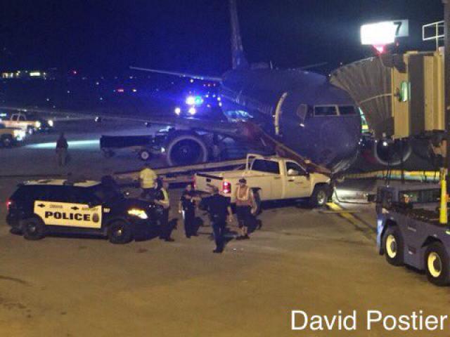 Un homme conduisant en slip percute un avion de Southwest
