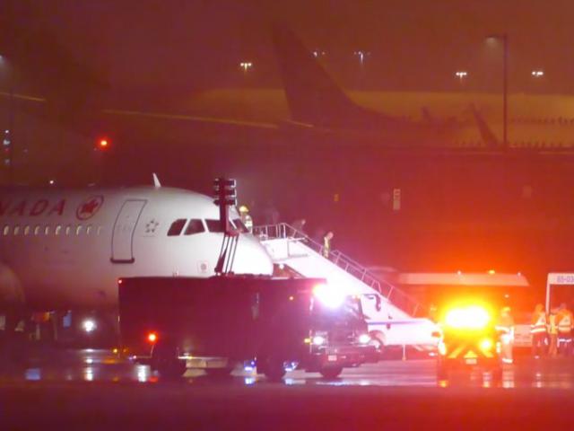 Légère sortie de piste au poser d'un avion de Air Canada