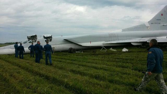 Sortie de piste à l'atterrissage d'un Tupolev TU22 russe