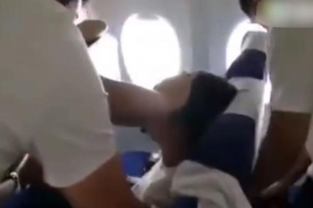 Un passager tente de forcer le cockpit d'un avion de China