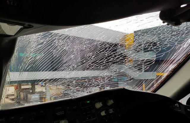 Déroutement cause pare-brise fêlé d'un avion de United Airlines