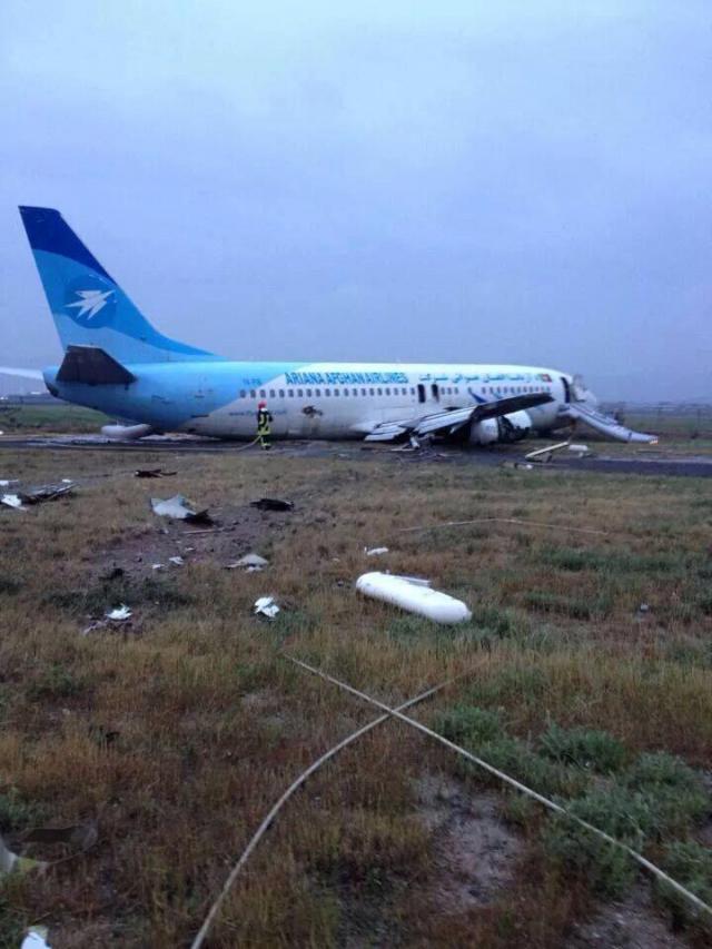 Sortie de piste à l'atterrissage d'un avion de Ariana Afghan