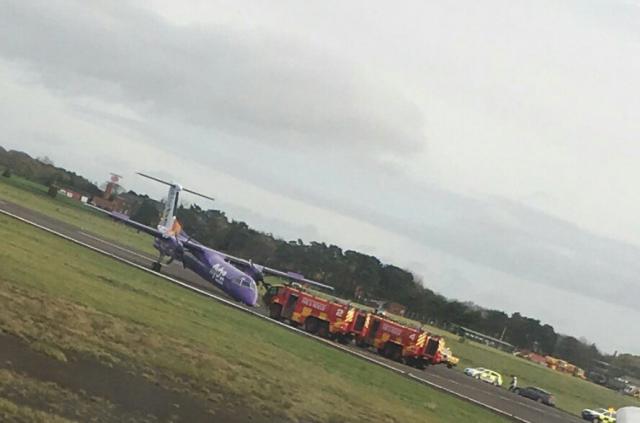 Atterrissage sur le nez d'un avion de la compagnie FlyBe