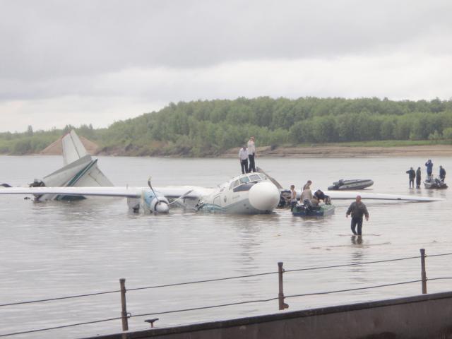 Atterrissage dans un fleuve d'un avion de Angara Airlines