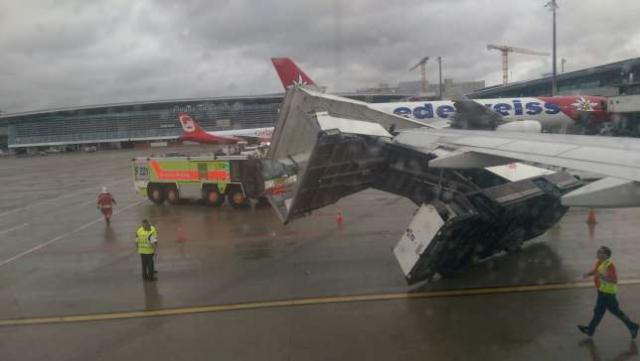 Un avion de Swiss heurte une passerelle mobile au roulage