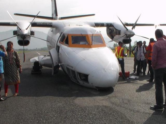 Atterrissage sans train avant d'un avion de Goma Air