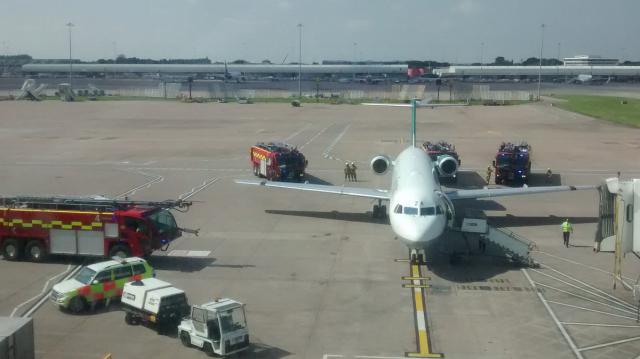 Évacuation cause fumée de l'avion de l'équipe de Manchester