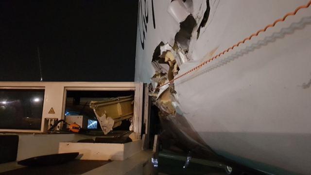 Un véhicule de piste endommage un avion de Kenya Airways