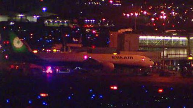Un avion de EVA Air heurté par un véhicule de piste