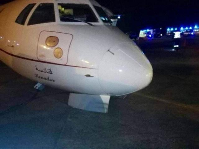 Un avion de Air Algérie se pose sur le nez