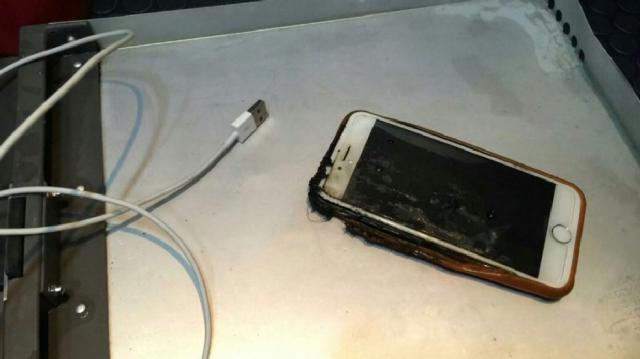Un iPhone prend feu dans un avion de Alaska Airlines