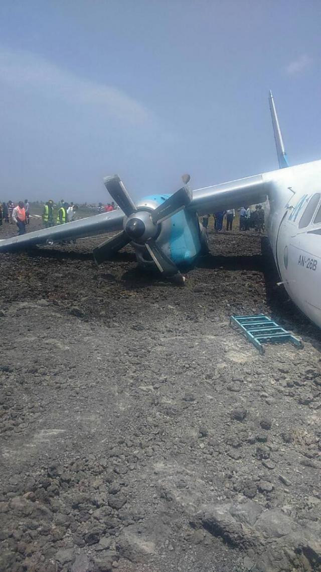 Un avion de Serve Air Cargo sort de piste à l'atterrissage