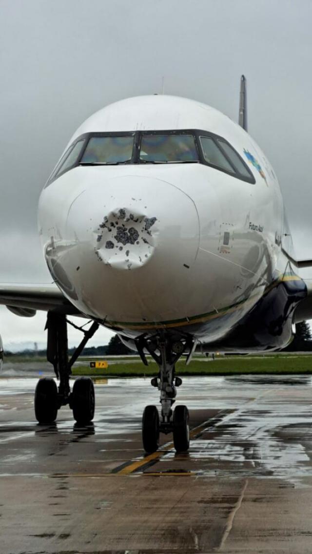 Deux avions de AZUL Linhas Aereas frappés par la grêle