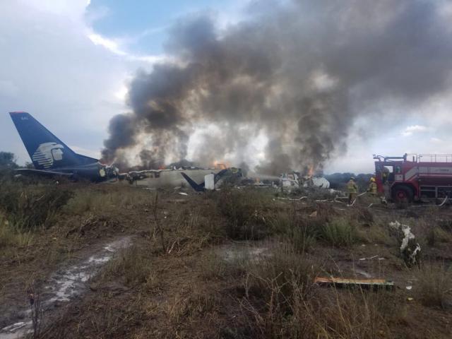 Un avion de AeroMexico s'écrase au décollage de Durango