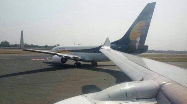 Deux avions de Jet Airways se heurtent au roulage