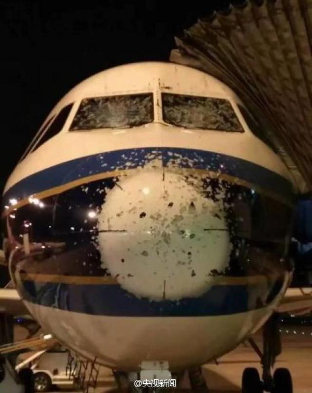 Un avion de China Southern violemment heurté par la grêle