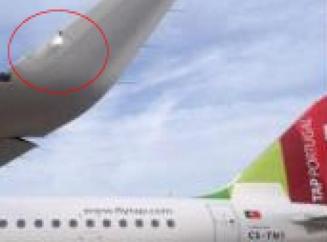 Un avion de TAP heurte une passerelle au roulage