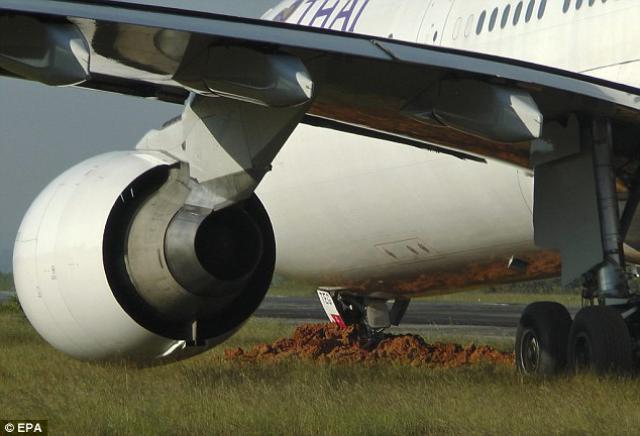 Sortie de piste au demi-tour d'un avion de Thai Airways