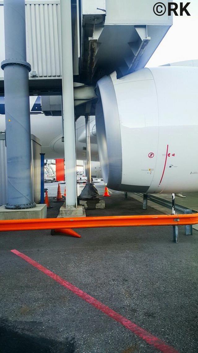 Un avion de Finnair heurte une passerelle télescopique