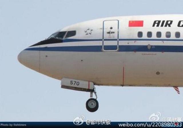 Un avion de Air China vole avec une porte mal verrouillée