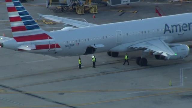 Retour cause verrouillage soute d'un avion de American Airlines