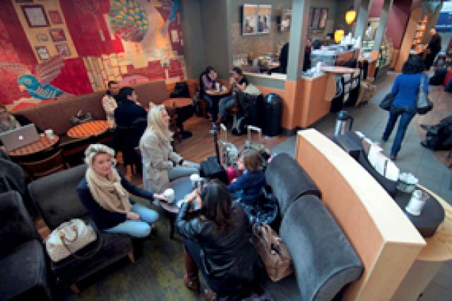Une hôtesse de l'air thaï sauvée par un café Starbucks