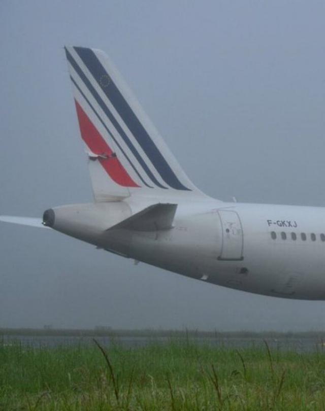 Deux avions de Air France se heurtent au roulage