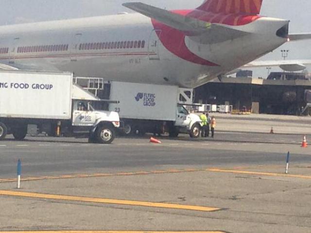 Un avion de Air India heurté par un véhicule à Newark