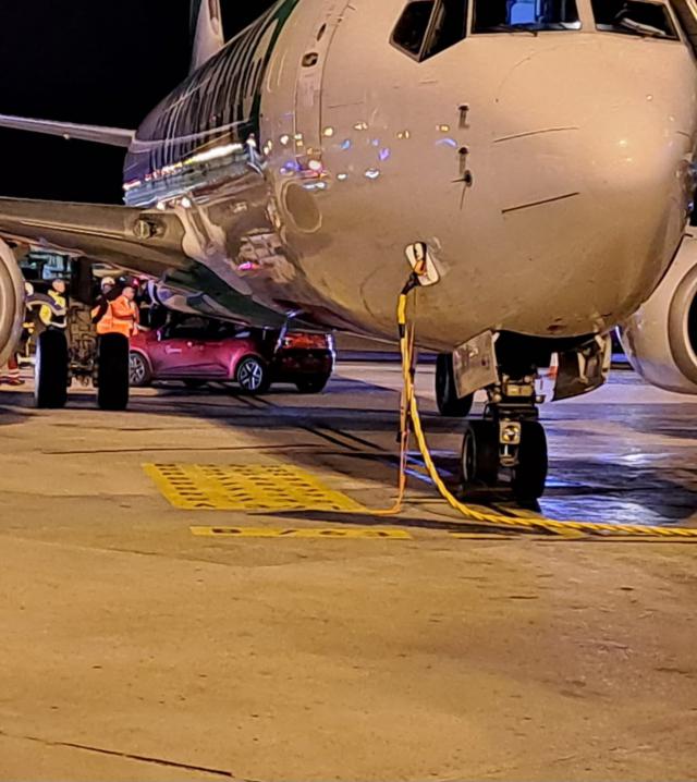 Un avion de Transavia au parking heurté par une voiture