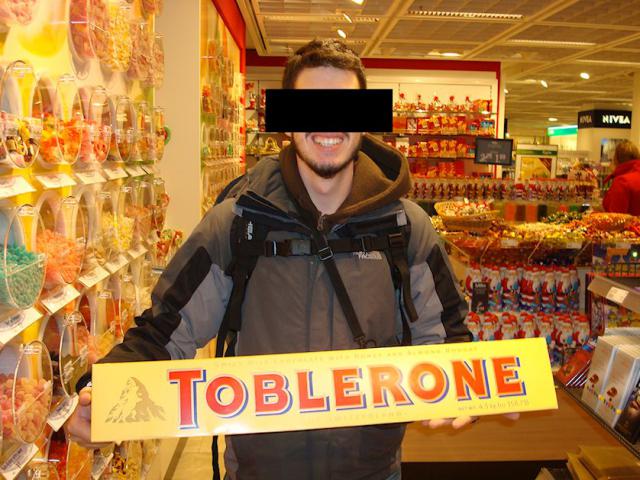 Détournement d'un avion de Cathay avec un maxi Toblerone