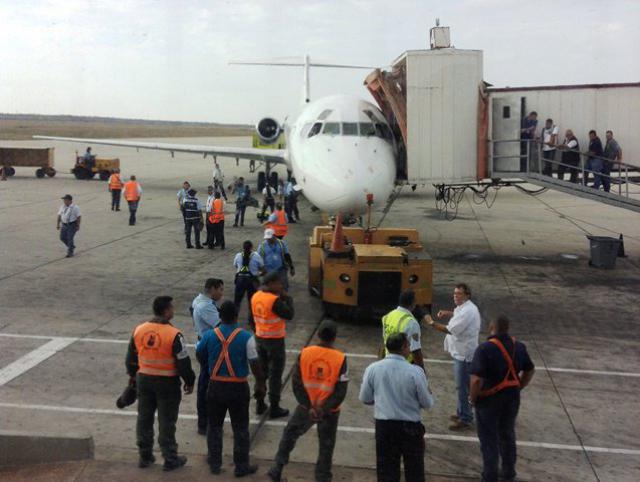 Retour cause alarme incendie moteur d'un avion de Venezolana