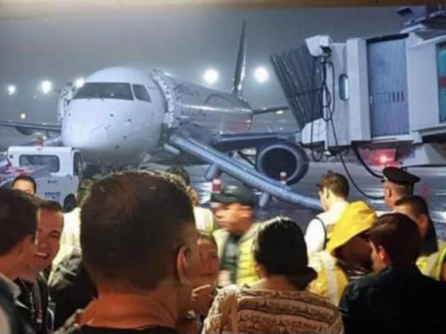 Évacuation au sol cause feu APU d'un avion de AeroMéxico
