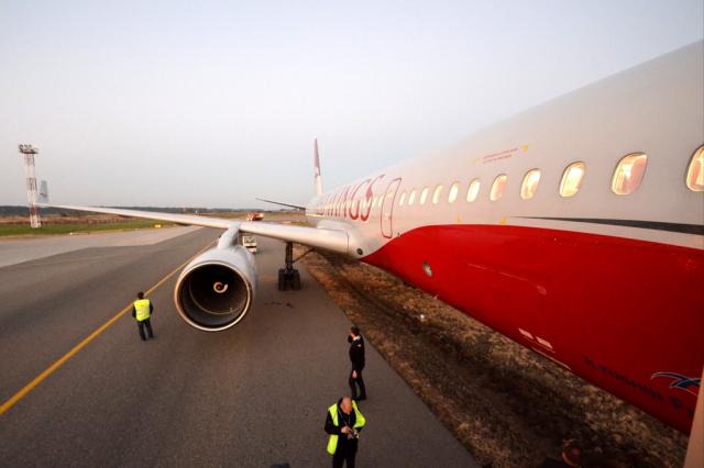 Légère sortie de piste au poser d'un avion de Redwings