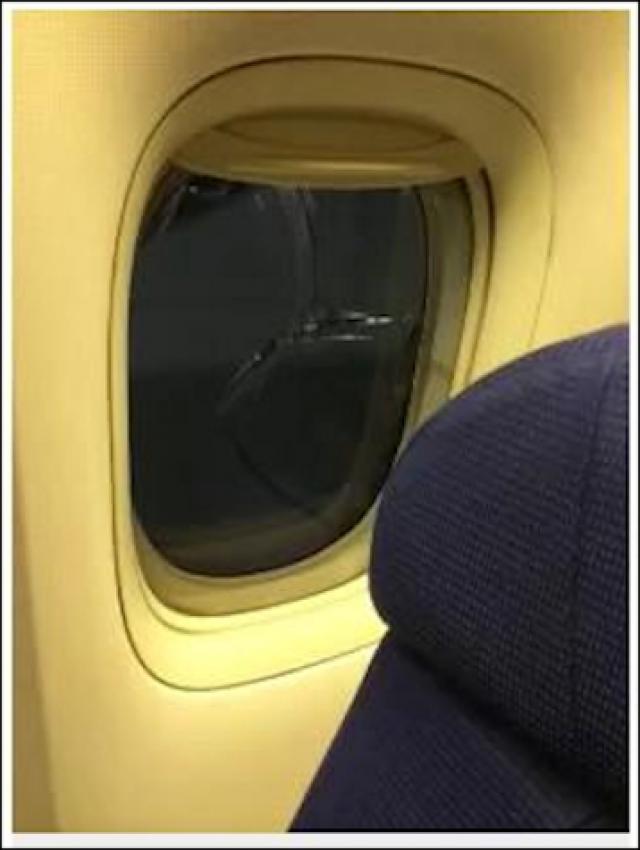 Retour cause fêlure de hublot d'un avion de KLM