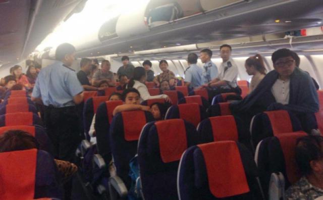 Les passagers de Hong Kong Airlines font un sit-in de 18 h
