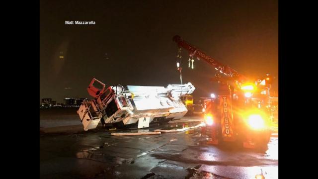 Un avion de Alaska Airlines heurte un véhicule de dégivrage