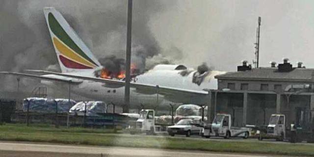 Un avion-cargo de Ethiopian Airlines prend feu sur l'aéroport